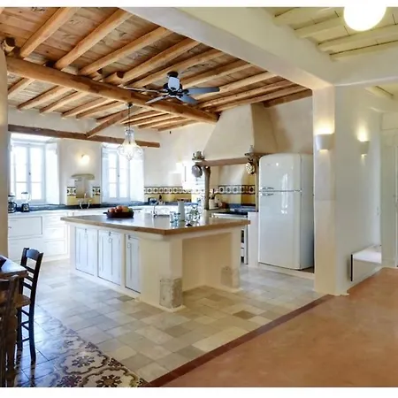 The Mykonian Beachfront Estate 别墅 *